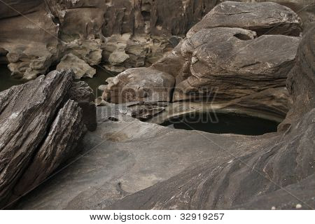 Bir taş izleri