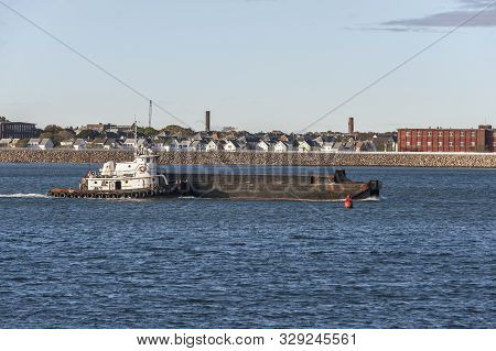New Bedford, Massachusetts, Usa - October 21, 2019: Tug Sirius Pushing Empty Barge Back To New Bedfo