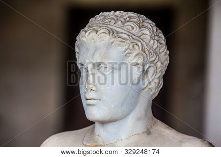 Athens, Greece - April, 2018: Statue Of Youthful Herakles At The Stoa Of Attalos In Athens