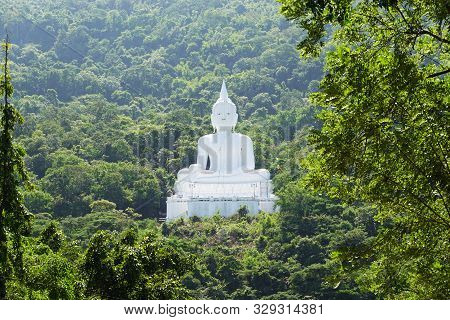 Nakhon Ratchasima,thailand - 14-10-2019 : Big White Buddha Statue With Mountain Background At Wat Th