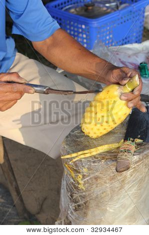 scultura di ananas