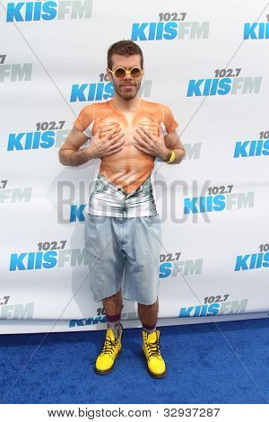 LOS ANGELES - huhtikuu: Perez Hilton. saapuu Home Depot Center o 