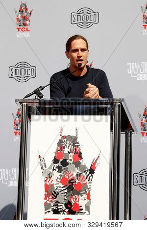 LOS ANGELES - OCT 14:  Jason Mewes at the Kevin Smith And Jason Mewes Hand And Footprint Ceremony at the TCL Chinese Theater on October 14, 2019 in Los Angeles, CA