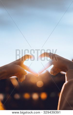Amazing Sunset Bokeh Heart Fingers Lights Blicks