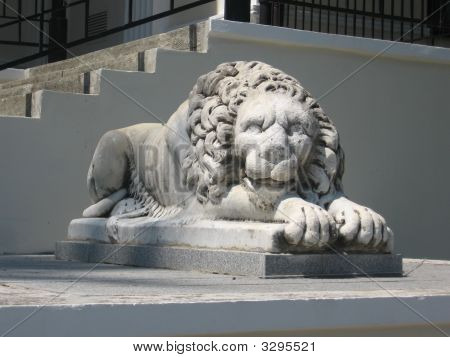 Leone di marmo