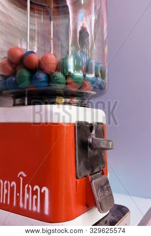 Bangkok,thailand-01 Apr 2018: Vintage Style Coca Cola Theme Gashapon Machine