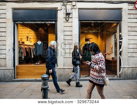Barcelona, Spain - Nov 14, 2017: Pedestrians Walking In Front Of Iconic Medietarnian Fashion Store M