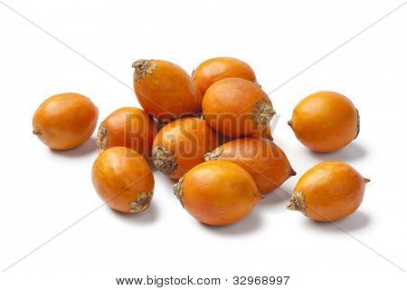   Frutta fresca Awarra su sfondo bianco