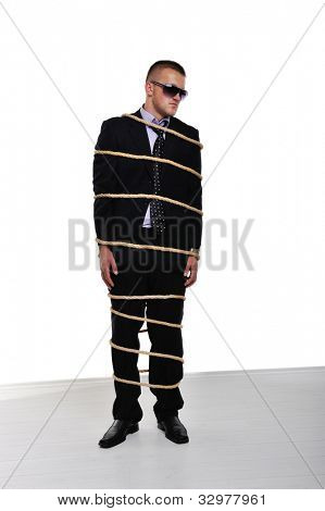 Zakenman gebonden met een touw