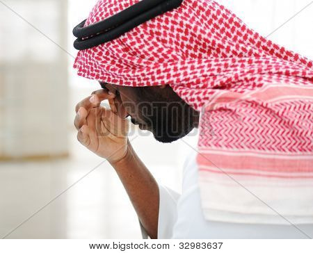 Arabische Kaufmann betonte in Krise Bedenken