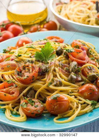 gitaar spaghetti met pachino tomaten en kappertjes