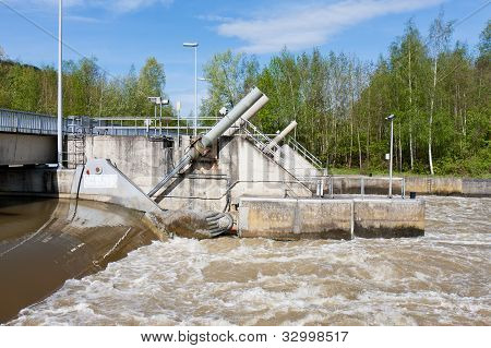 Flut in Maas fÃ¼r die Regulierung der Wasserstand