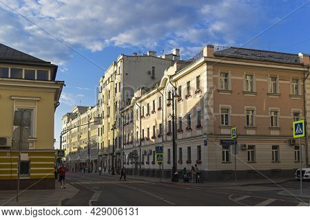 Moscow, Russia - July 24, 2021: The Intersection Of The Bol'shaya Ordynka With Chernigov Lane. Sunny
