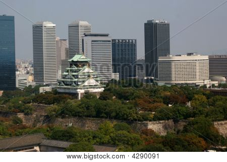 Il castello di Osaka e città