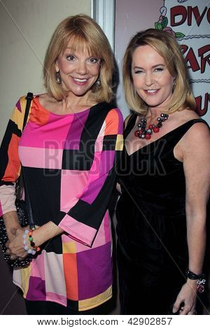 LOS ANGELES - MAR 3: Teresa Ganzel, Erin Murphy kommen im 