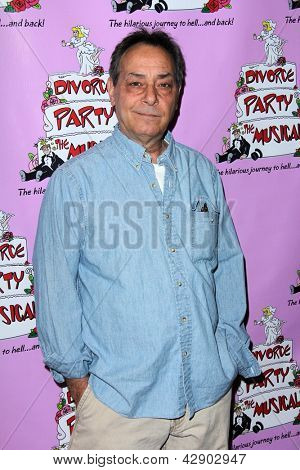 LOS ANGELES - 3 mar: Robert Romanus มาถึงในเวลากลางคืนเปิด 