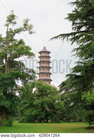 Kew Gardens  London, 2021 The Great Pagoda Was Built In 1761 By Sir William Chambers As A Present Fo