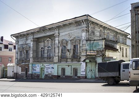 Yelets, Lipetsk Region, Russia - July 2021, The Old Wooden House. Karl Marx Street 17. House Of Merc