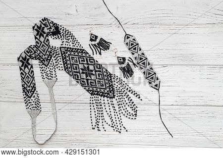 Ethnic Decoration Gerdan, Viconane Z Biseru, Ukrainian Gerdan And Earrings. Hand Weaving, Geometric 