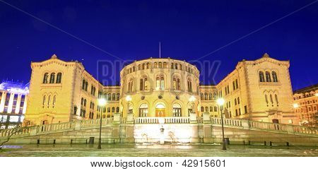 Oslo Stortinget Meclis alacakaranlıkta Norveç