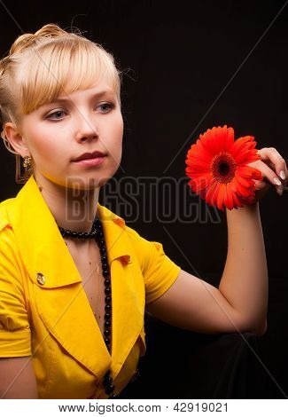 flor hermosa mujer holding rojo