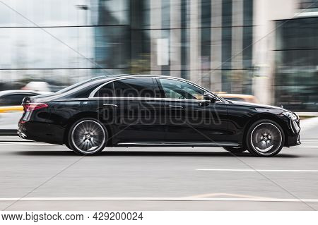 Moscow , Russia - May 2021: Mercedes-benz S-class W223 With Optional Flush-fitted Door Handles On Th