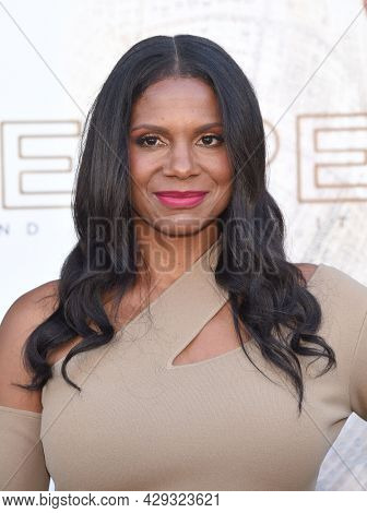 LOS ANGELES - AUG 08: Audra McDonald arrives for the ÃRespectÃ Hollywood Premiere on August 08, 2021 in Westwood, CA