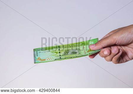 Sri Lanka Rupees  Banknote In Female Hand. Woman's Hands Show Sri Lanka Rupie Money. Girls Hands Hol