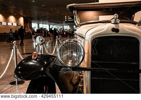 4 June 2019, Moscow, Russia: Front View Of American Car Pontiac 6-28 (186) 1928. Classical Retro Car
