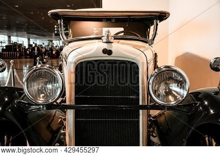 4 June 2019, Moscow, Russia: Front View Of American Car Pontiac 6-28 (186) 1928. Classical Retro Car