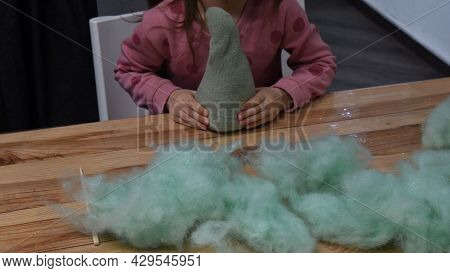 Toddler Girl Fingers Stuffing Soft Sintepon Inside Handicraft Felt Toy. Green Cotton Sintepon Hollow