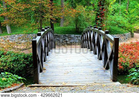 Beautiful Wooden Vintage Bridge Over A Small River In Sofia Park, Uman, Ukraine In Autumn.