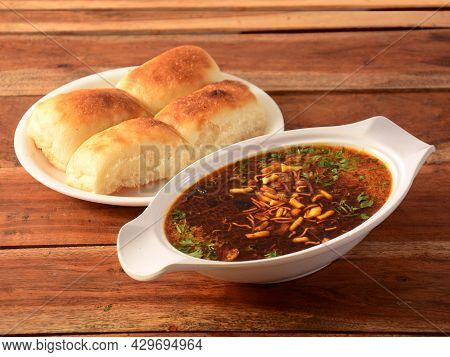 Misal Pav Is A Special Dish In Maharashtra, India. The Dish Is Eaten For Breakfast Or As A Midday Sn