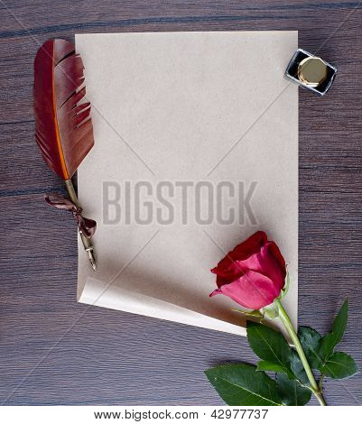 Pluma y papel viejo