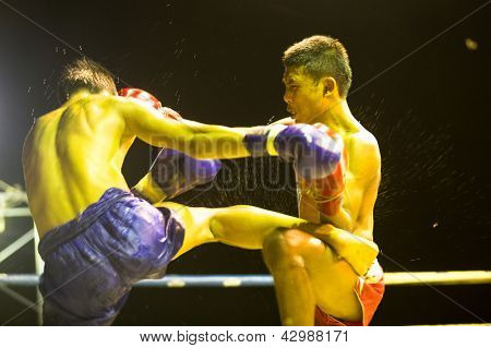 ช้าง ไทย - 22 feb: ไม่สามารถระบุได้มวยไทยนักรบแข่งขันในการแข่งขัน kickboxing มือสมัครเล่น Fe