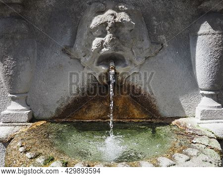 Fontana Dei Mascheroni In Turin