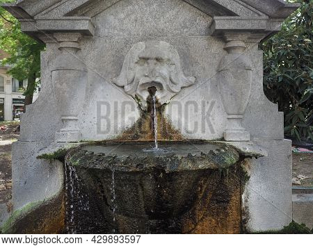 Fontana Dei Mascheroni In Turin