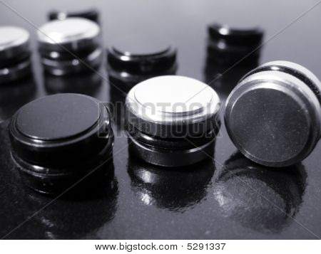 Sorte og hvide knapper