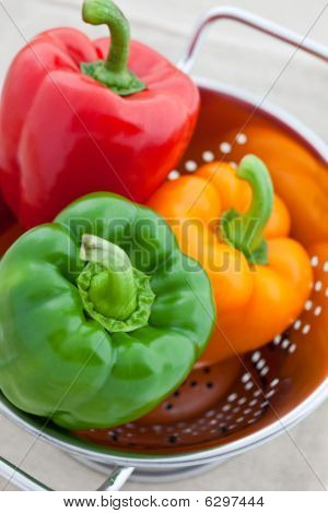 Rood, groen en oranje paprika