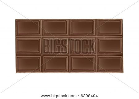 Laatta tummaa suklaata valkoisella pohjalla