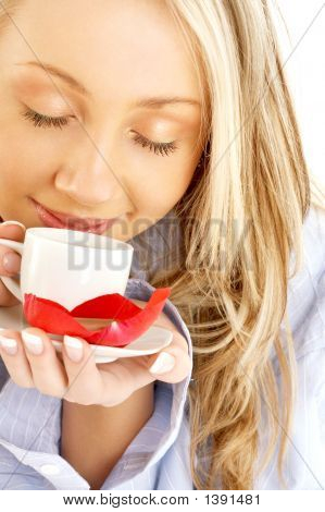 Blond mit Kaffee und Schokolade