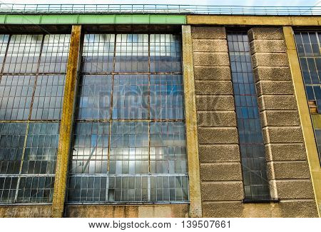 Factory Wall Hdr