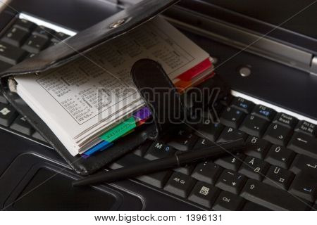Agenda en el teclado del ordenador portátil
