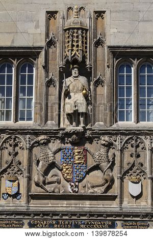A view of the King Henry VIII statue on the magnificent gatehouse of Trinity College in Cambridge UK. King Henry VII founded Trinity College in 1546.