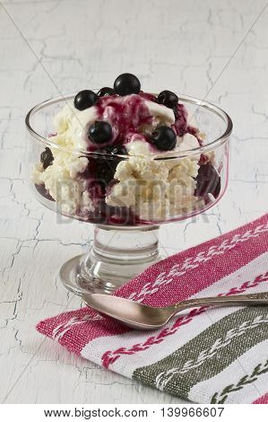 Cottage cheese with sour cream and black currant fresh and jam