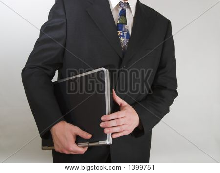 Hombre de negocios con ordenador portátil