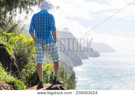 Hike in Na Pali coast in Kauai icland, Hawaii