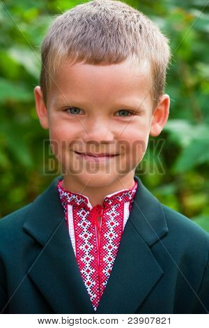 Portret ładny mały uczeń