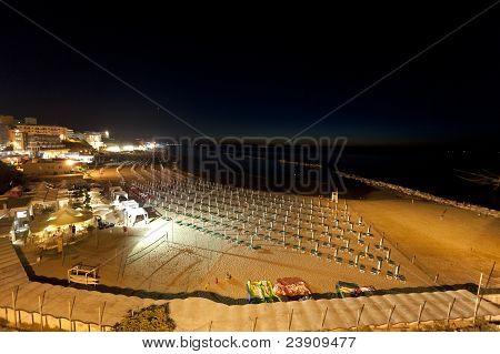 Termoli (campobasso, Molise อิตาลี) - หาดที่เย็น