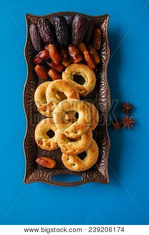 Traditional Arabic Date Ring Cookies - Kaak Bi Ajwa, Popular Cookies For Eid Holidays. Top View.